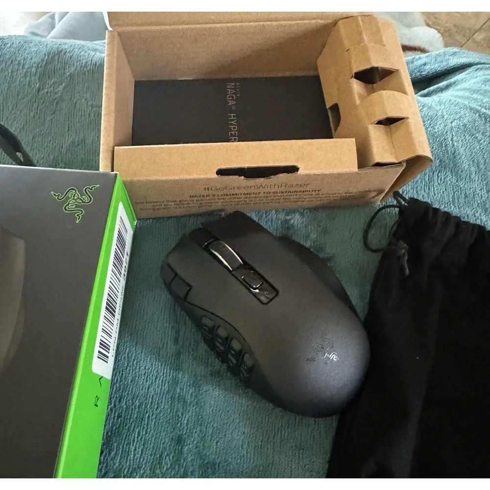 Razer Naga V2 Hyperspeed‎ Ergonomic Gaming Mouse RZ01-0360 New Open Box NIB